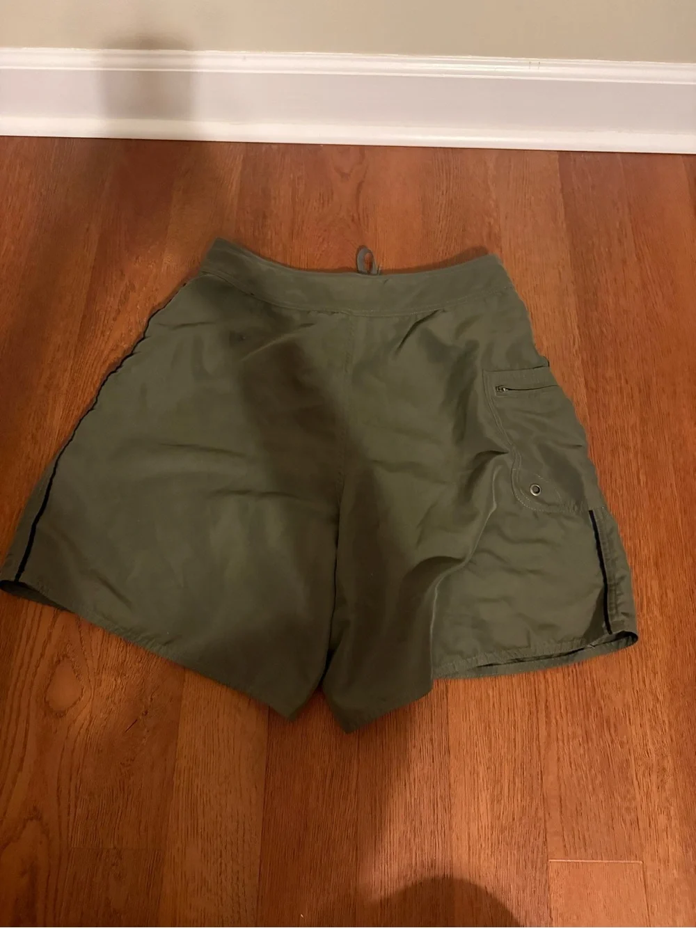 Patagonia Mens 32 Olive Green Wavefarer Boardshorts Swim Trunks Cargo Pocket